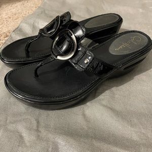 Woman’s 9 Black Cole Haan Sandal Slides